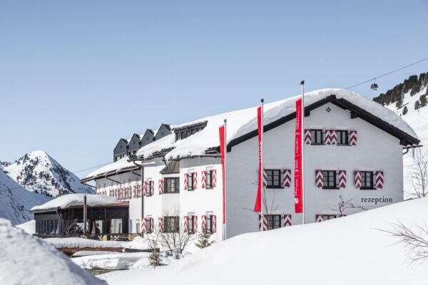 Jagdschloss Resort Außenansicht winter